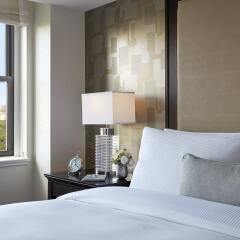 Отель JW Marriott Essex House New York США, Нью-Йорк - 8 отзывов об отеле, цены и фото номеров - забронировать отель JW Marriott Essex House New York онлайн удобства в номере фото 2