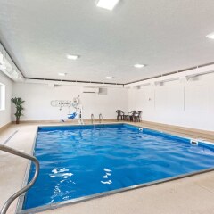 Отель Quality Inn & Suites бассейн фото 2
