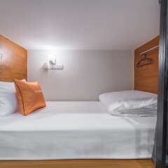 Tiny Taladnoi Hostel Бангкок комната для гостей фото 3