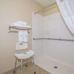 Отель Comfort Inn & Suites Maingate South ванная фото 2