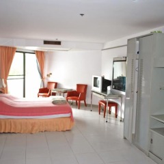 Апартаменты Paradise Condominium Apartments Паттайя комната для гостей фото 3