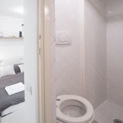 Отель Monti Colosseum Accommodation ванная