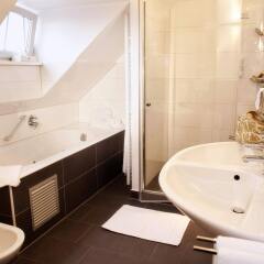 Отель Advantage Hotel Германия, Нюрнберг - отзывы, цены и фото номеров - забронировать отель Advantage Hotel онлайн ванная