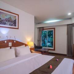 Отель Aloha Resort сейф в номере
