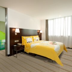 Отель Holiday Inn Vista Shanghai сейф в номере