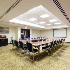 Отель Holiday Inn Express Dubai Airport ОАЭ, Дубай - - забронировать отель Holiday Inn Express Dubai Airport, цены и фото номеров помещение для мероприятий фото 2