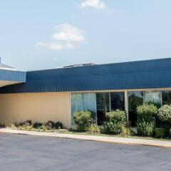 Отель Days Inn Columbus North Колумбус парковка