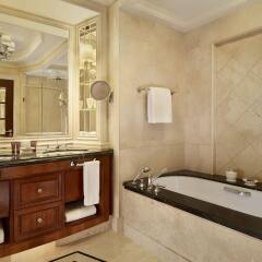 Отель The Ritz-Carlton, Guangzhou ванная фото 2