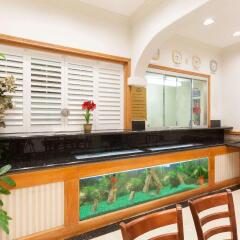 Отель Days Inn by Wyndham Alhambra CA интерьер отеля