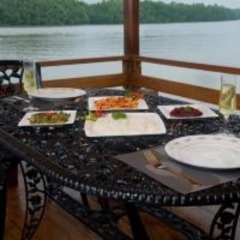 Отель Okvin River Villa питание