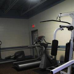 Отель Glenwood Inn & Suites фитнесс-зал