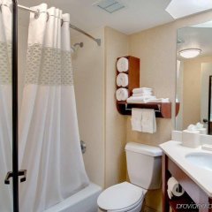 Hampton Inn Madison East Towne Mall Area in Madison, United States of America from 149$, photos, reviews - zenhotels.com bathroom photo 2