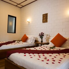 Teak Wood Hotel спа