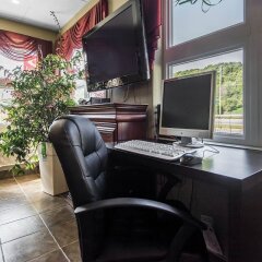 Отель Econo Lodge Montmorency Falls Канада, Буашатель - отзывы, цены и фото номеров - забронировать отель Econo Lodge Montmorency Falls онлайн интерьер отеля
