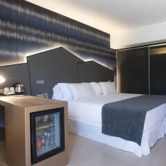 Отель Barcelo Costa Vasca Сан-Себастьян сейф в номере