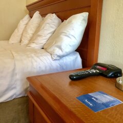Отель Travelodge by Wyndham Ottawa East Канада, Оттава - отзывы, цены и фото номеров - забронировать отель Travelodge by Wyndham Ottawa East онлайн удобства в номере фото 2