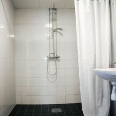 Отель Slottsskogens Vandrarhem & Hotell Гётеборг ванная