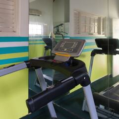 Отель SandCastles Deluxe Beach Resort фитнесс-зал фото 2