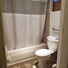 Отель Pacific Lodge Tacoma США, Такома - отзывы, цены и фото номеров - забронировать отель Pacific Lodge Tacoma онлайн ванная фото 2