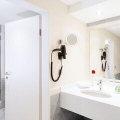 Отель NH Collection Köln Mediapark Германия, Кёльн - 3 отзыва об отеле, цены и фото номеров - забронировать отель NH Collection Köln Mediapark онлайн ванная