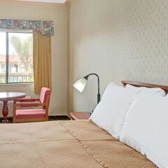 Отель Lynwood Century Freeway Travelodge Линвуд балкон