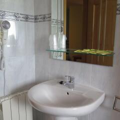 Отель Hostal Gudar Гудар ванная