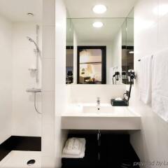 Отель Park Inn by Radisson Leuven Бельгия, Лёвен - 1 отзыв об отеле, цены и фото номеров - забронировать отель Park Inn by Radisson Leuven онлайн ванная