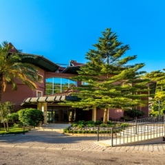 Отель Julian Forest Suites- All Inclusive парковка