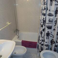 Отель Apartamentos Calafats Испания, Льорет-де-Мар - отзывы, цены и фото номеров - забронировать отель Apartamentos Calafats онлайн ванная