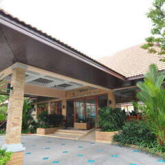 Отель Chalong Villa Resort and Spa интерьер отеля