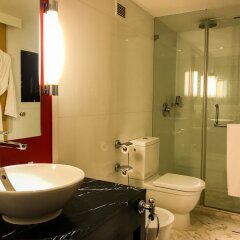 Le Meridien Kochi in Eramalloor, India from 129$, photos, reviews - zenhotels.com bathroom