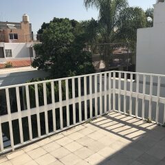 Отель Hostel Guadalajara cosmopolitan Мексика, Гвадалахара - отзывы, цены и фото номеров - забронировать отель Hostel Guadalajara cosmopolitan онлайн балкон