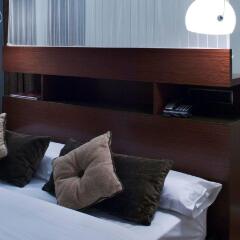 987 Design Prague Hotel сейф в номере