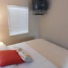 Отель Nokomis Inn And Suites сейф в номере
