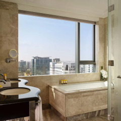 Отель The Reverie Saigon Residential Suites ванная фото 2