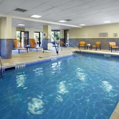 Отель Courtyard Columbus Airport бассейн