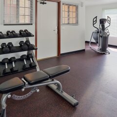 Отель Best Western Plus Raffles Inn & Suites фитнесс-зал фото 2
