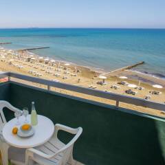 Costantiana Beach Hotel Apartments балкон