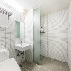 Отель May Hotel Dongdaemun Южная Корея, Сеул - отзывы, цены и фото номеров - забронировать отель May Hotel Dongdaemun онлайн ванная