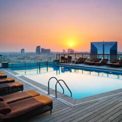 Отель Hilton Dubai Creek бассейн