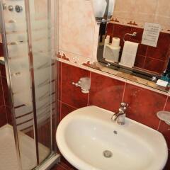 Отель Broadway Hotel Албания, Тирана - отзывы, цены и фото номеров - забронировать отель Broadway Hotel онлайн ванная фото 2