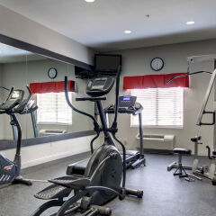 Holiday Inn Express Hotel & Suites MERIDIAN фитнесс-зал фото 2