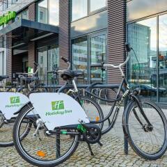 Отель Holiday Inn Berlin-Alexanderplatz Германия, Берлин - 10 отзывов об отеле, цены и фото номеров - забронировать отель Holiday Inn Berlin-Alexanderplatz онлайн спортивное сооружение