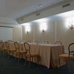 Отель NH Firenze Anglo American