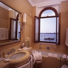 Отель San Clemente Palace Kempinski Venice ванная
