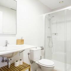 Отель Residencia Manuel Agud Querol (Centro Adscrito a la REAJ) Испания, Сан-Себастьян - отзывы, цены и фото номеров - забронировать отель Residencia Manuel Agud Querol (Centro Adscrito a la REAJ) онлайн ванная фото 2