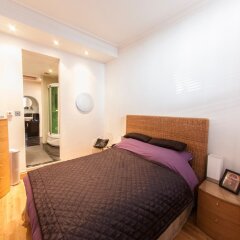 Отель Modern and Spacious Chic Flat in Knightsbridge Лондон сейф в номере