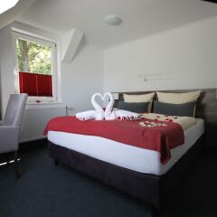 Отель Lieblingsplatz, mein Berghotel сейф в номере