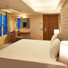 Doubletree By Hilton Hotel Izmir - Alsancak сейф в номере