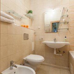 Гостиница Apartamentay V Tsentre в Калининграде отзывы, цены и фото номеров - забронировать гостиницу Apartamentay V Tsentre онлайн Калининград ванная фото 2